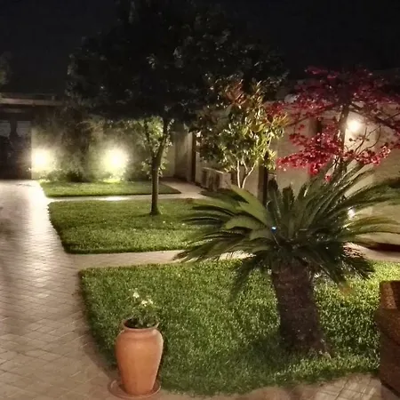 Rosanna לינה וארוחת בוקר 3*