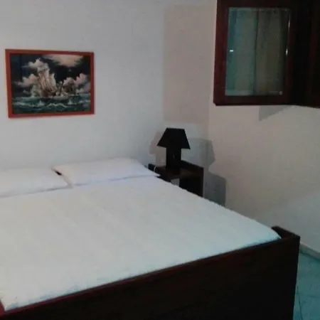 לינה וארוחת בוקר Rosanna 3*